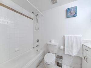Cozy and Bohemian Studio in Brickell的一间浴室