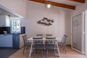 a kitchen with a table and chairs in a kitchen at Villa Sol del Sur 15 in Son Xoriguer