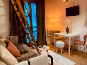 Fotografie z fotogalerie ubytování Charmant studio avec coin nuit en mezzanine La Foux d'Allos v destinaci Allos