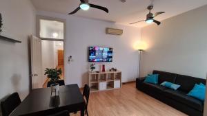 Зона вітальні в Gibraltar Town Centre Flat with Roof Terrace