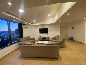 Μια τηλεόραση ή/και κέντρο ψυχαγωγίας στο The view IV