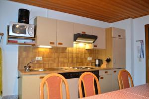 Kuchyň nebo kuchyňský kout v ubytování Landhaus Buchsteiner