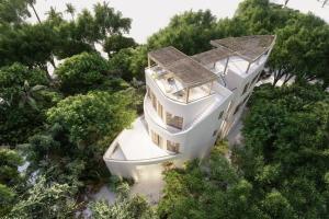 una vista aérea de una casa en los árboles en Casa Molly en Holbox Island