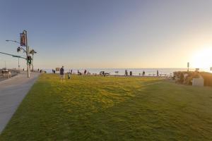Φωτογραφία από το άλμπουμ του Ocean View From Private Patio, Steps To Beach, Parking σε Carlsbad