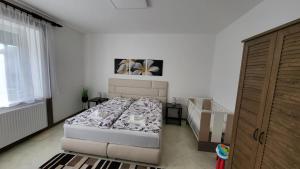 Posteľ alebo postele v izbe v ubytovaní Relax Apartments Sárvár A1
