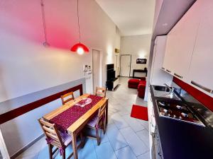 a kitchen with a table and chairs in a room at Ca Mimì in centro in Ravenna +7 photos