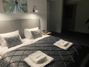 En eller flere senge i et værelse på готель Тячів