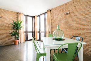 Fotografia z galérie ubytovania Cosy Flat w/ Beautiful Views and Cute Balcony v destinácii Granada