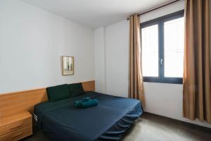 Posteľ alebo postele v izbe v ubytovaní Cosy Flat w/ Beautiful Views and Cute Balcony