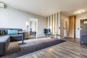 Posezení v ubytování Holiday Inn Düsseldorf-Neuss by IHG