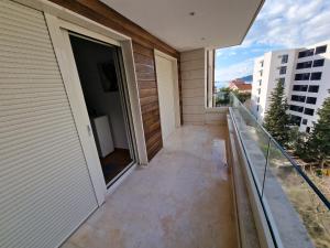 Balkón nebo terasa v ubytování AS Apartments Rafailovici