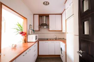 Kuchyňa alebo kuchynka v ubytovaní Cosy Apartment with Great Views on Old Town