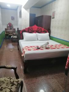 Letto o letti in una camera di Sang Yoo Mountain View Tagaytay Bed and Breakfast - Taal Lake View