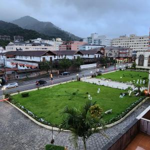 a city with a park in the middle of a street at Loft no Alto in Teresópolis