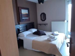 Posteľ alebo postele v izbe v ubytovaní Εclectic Apartment 8fr (free parking)