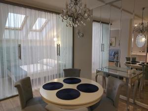 a dining room with a dining table and a dining room at Patio Glamour in Koszalin
