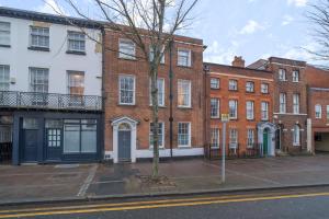 a row of brick buildings on a city street at Modern, City Centre -2 Bedroom Apartments in Reading