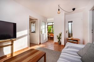 TV a/nebo společenská místnost v ubytování Ferienhaus Kuca Marija - Traditionelles Steinhaus bei Zadar