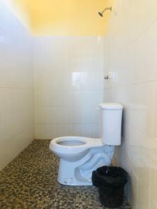 a bathroom with a white toilet in a room at Habitaciones Chalo in Garita