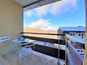 En balkon eller terrasse på Studio Saint-Lary-Soulan, 1 pièce, 6 personnes - FR-1-457-317