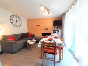 Kuchyň nebo kuchyňský kout v ubytování T3 6 pers à St-Lary-Soulan avec balcon, wifi et parking - FR-1-457-318