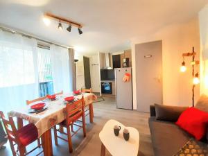 Kuchyň nebo kuchyňský kout v ubytování T3 6 pers à St-Lary-Soulan avec balcon, wifi et parking - FR-1-457-318 + 6 fotografií