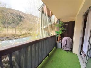 Μπαλκόνι ή βεράντα στο T3 6 pers à St-Lary-Soulan avec balcon, wifi et parking - FR-1-457-318