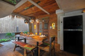 Restorāns vai citas vietas, kur ieturēt maltīti, naktsmītnē Villa Tatu by Optimum Bali Villas