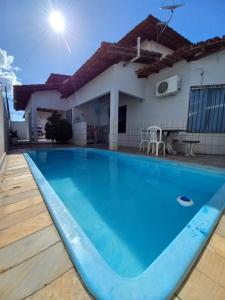 a large swimming pool in front of a house at CASA COM PISCINA EM ÁREA NOBRE in Boa Vista