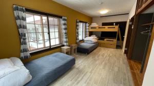 a bedroom with two beds and a bunk bed at ZU-THONES HAKUBA ANNEX in Yotsuya