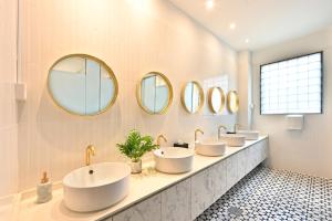 Ένα μπάνιο στο Dream Chaser Boutique Capsule Hotel +42 φωτογραφίες