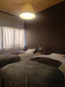 Postel nebo postele na pokoji v ubytování GUEST HOUSE ZU-THONES HAKUBA