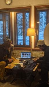 TV a/nebo společenská místnost v ubytování GUEST HOUSE ZU-THONES HAKUBA