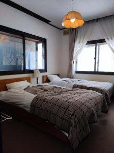 Postel nebo postele na pokoji v ubytování GUEST HOUSE ZU-THONES HAKUBA