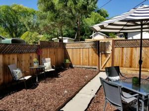 a patio with a table and chairs and an umbrella at Colonial Cottage Getaway in Atascadero