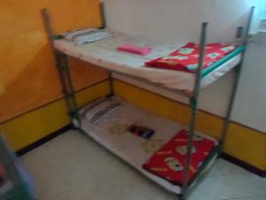 Uma cama ou camas num quarto em Casa Minha Backpackers Hostel