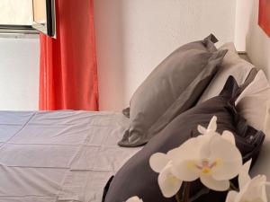 A bed or beds in a room at Casa Viola di Maria Gabriella, San Vito a 25 minuti da Costa Rey e Villasimius
