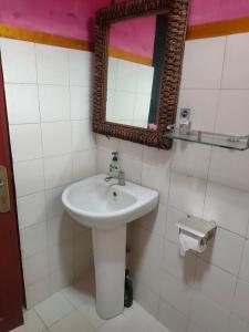 Uma casa de banho em Casa Minha Backpackers Hostel