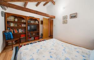 Giường trong phòng chung tại Villa Santina near Poreč