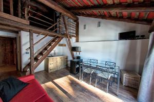 a living room with a red couch and a table at Agriturismo Rivet d'Or in Pragelato