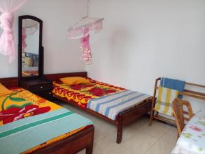 Letto o letti in una camera di Jayanthi Surf Dreams