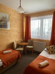 Postel nebo postele na pokoji v ubytování Pokoje Gościnne Przy Drodze