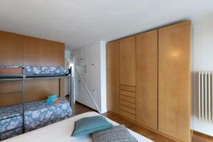 a bedroom with two bunk beds and a closet at [Duca d'Aosta - il soffio del mare] in Viareggio