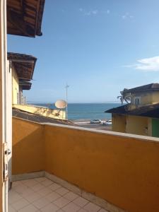 a balcony with a view of the ocean at Quarto para temporada na praia do corsário in Salvador