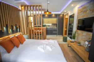 a bedroom with a bed with two towels on it at PleasureLUX MILMARI in Kopaonik