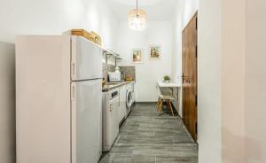 Kitchen o kitchenette sa Apartamento en Urbanización Residencial - Roble, 5