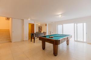 a living room with a pool table in it at Moradia Villa Brava - Algarve in Alvor