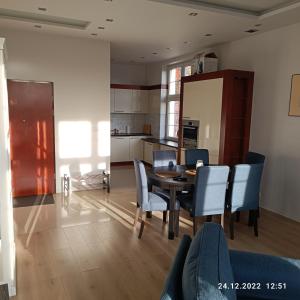 Kuchyňa alebo kuchynka v ubytovaní Apartament Długa 35
