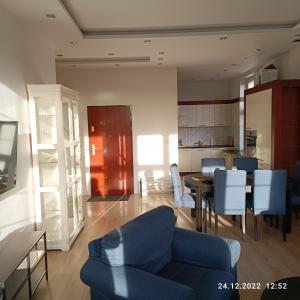 Kuchyňa alebo kuchynka v ubytovaní Apartament Długa 35