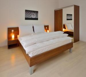 Postel nebo postele na pokoji v ubytování Self check-in apartments by Amber